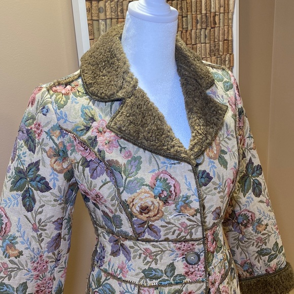 Anthropologie Made in Greece Floral Pattern with Faux Fur - Picture 3 of 15